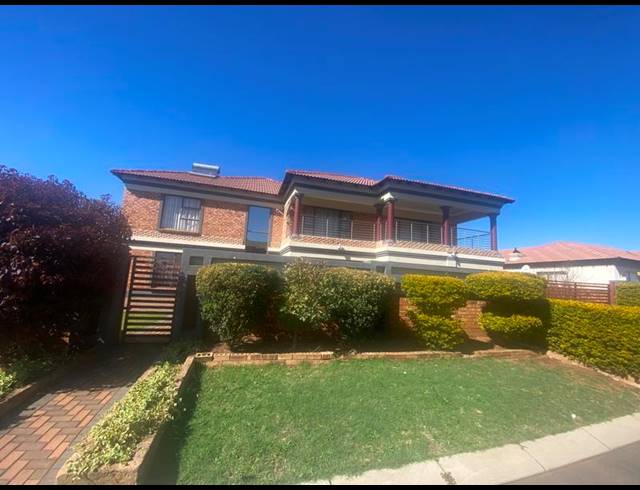 4 BEDROOM HOUSE FOR SALE IN AERORAND